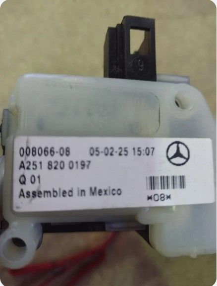TAPA EXTERIOR COMBUSTIBLE Mercedes-Benz ML (BM 163)