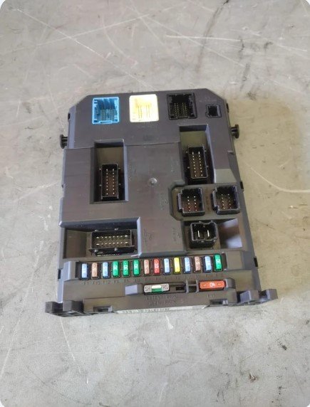 CAJA RELES / FUSIBLES Citroen DS3