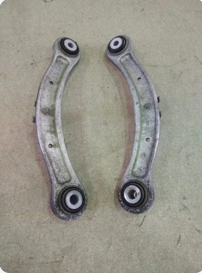 BRAZO SUSPENSION SUPERIOR TRASERO DERECHO Audi Q7 (4L)