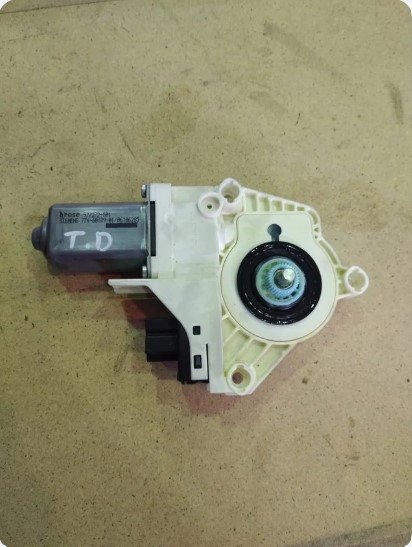 MOTOR ELEVALUNAS TRASERO DERECHO Audi Q7 (4L)