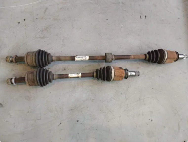 TRANSMISION DELANTERA IZQUIERDA Mitsubishi Colt CZ3 Berl. 5 (Z30A)