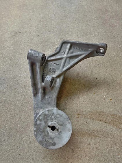 SOPORTE MOTOR DERECHO