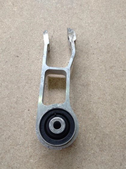 SOPORTE MOTOR TRASERO