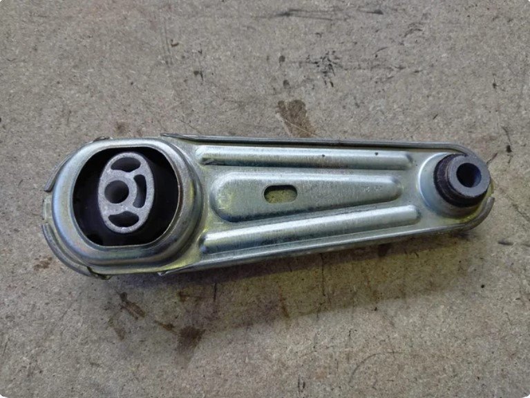 SOPORTE MOTOR TRASERO