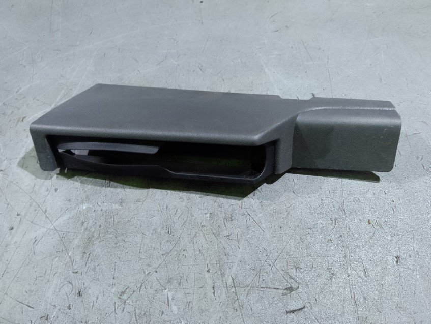 GUANECIDO CONSOLA CENTRAL Mitsubishi Montero (V20/V40)
