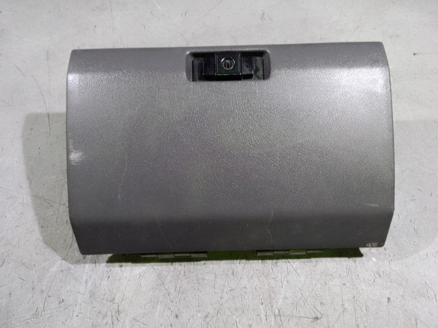GUANTERA Mitsubishi Montero (V20/V40)