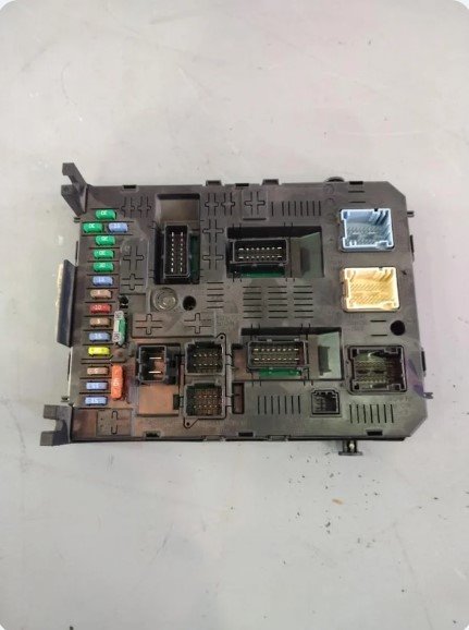 CAJA RELES / FUSIBLES Citroen C5 Berlina