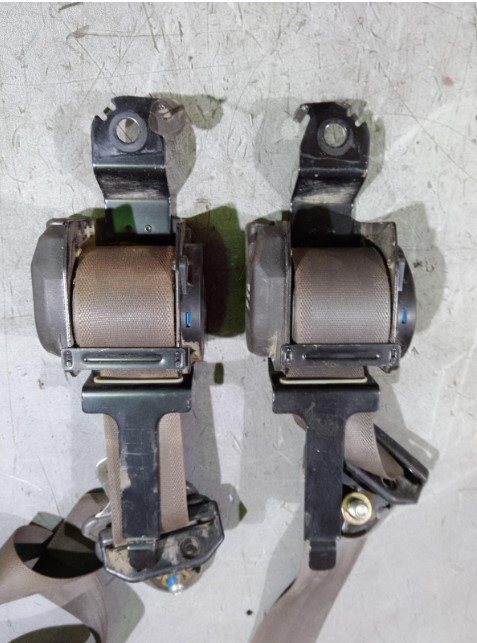 CINTURON SEGURIDAD DELANTERO DERECHO Mitsubishi Montero (V20/V40)