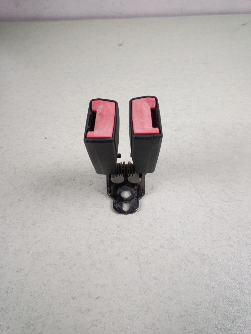 ENGANCHE CINTURON CENTRAL Ford Focus Berlina (CAK)