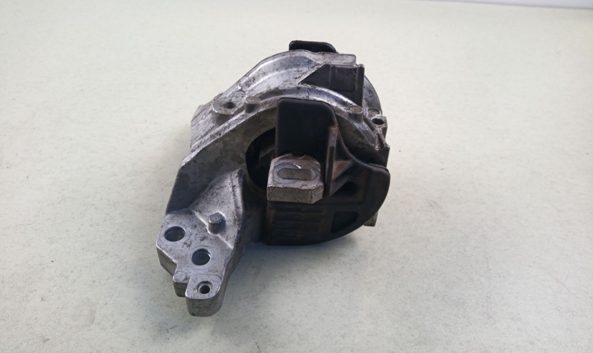 SOPORTE MOTOR IZQUIERDO