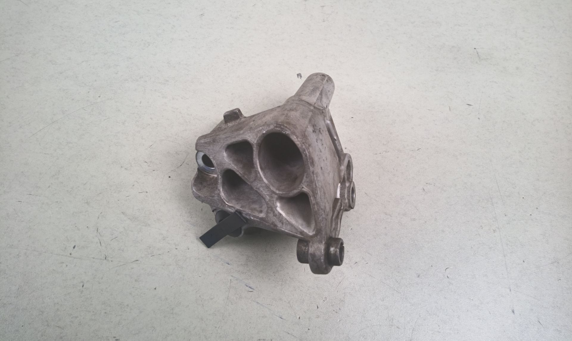 SOPORTE BOMBA INYECCION Renault Scenic II (JM)