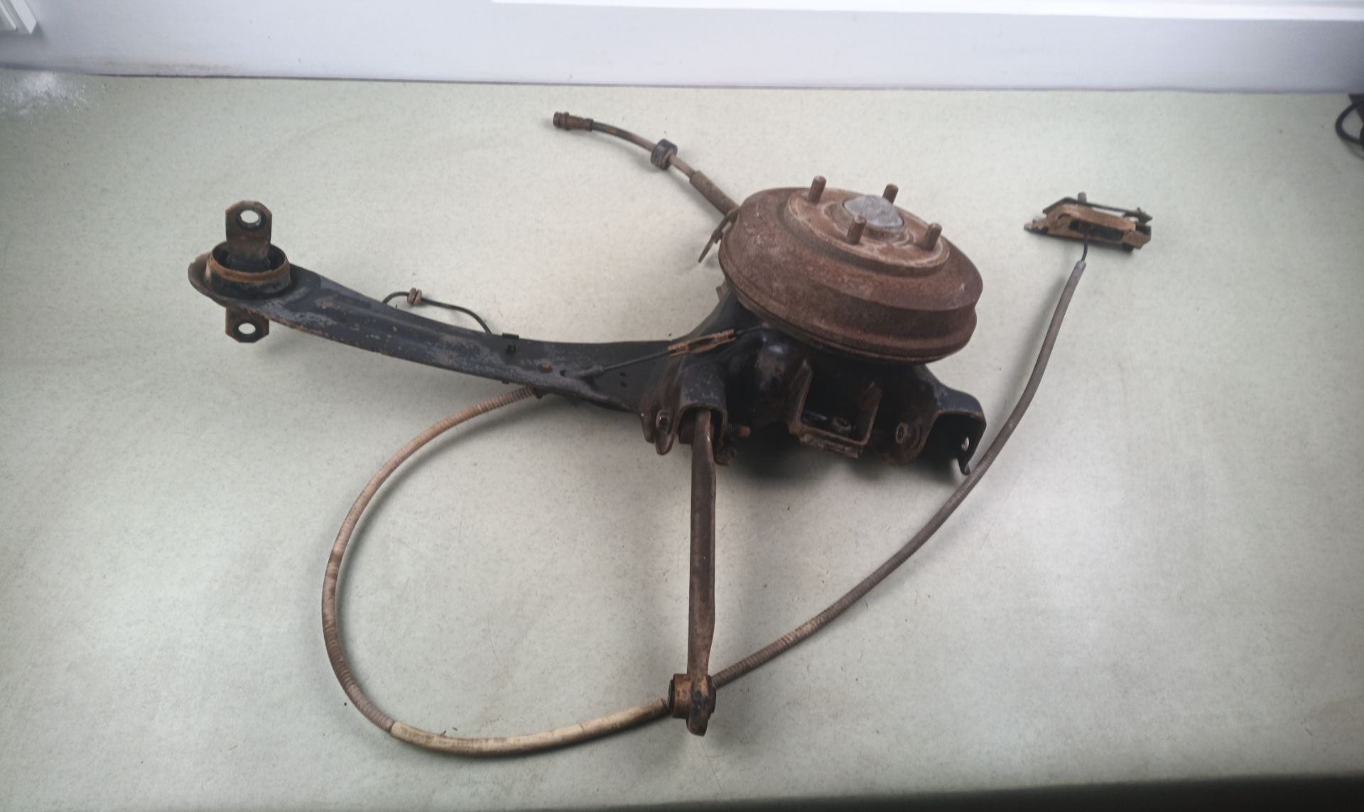 MANGUETA TRASERA IZQUIERDA Ford Focus Berlina (CAK)