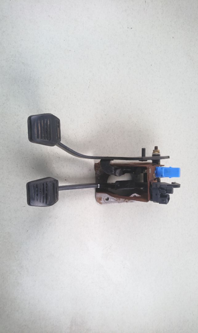 PEDALERA COMPLETA Ford Focus Berlina (CAK)