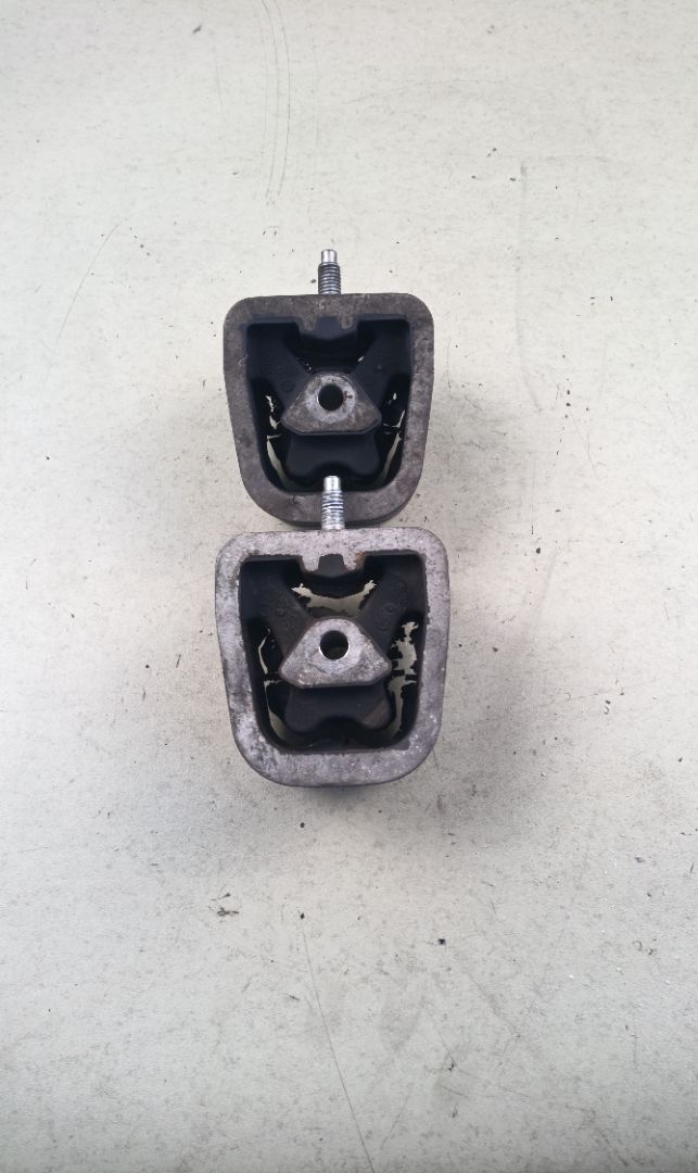 SOPORTE MOTOR TRASERO