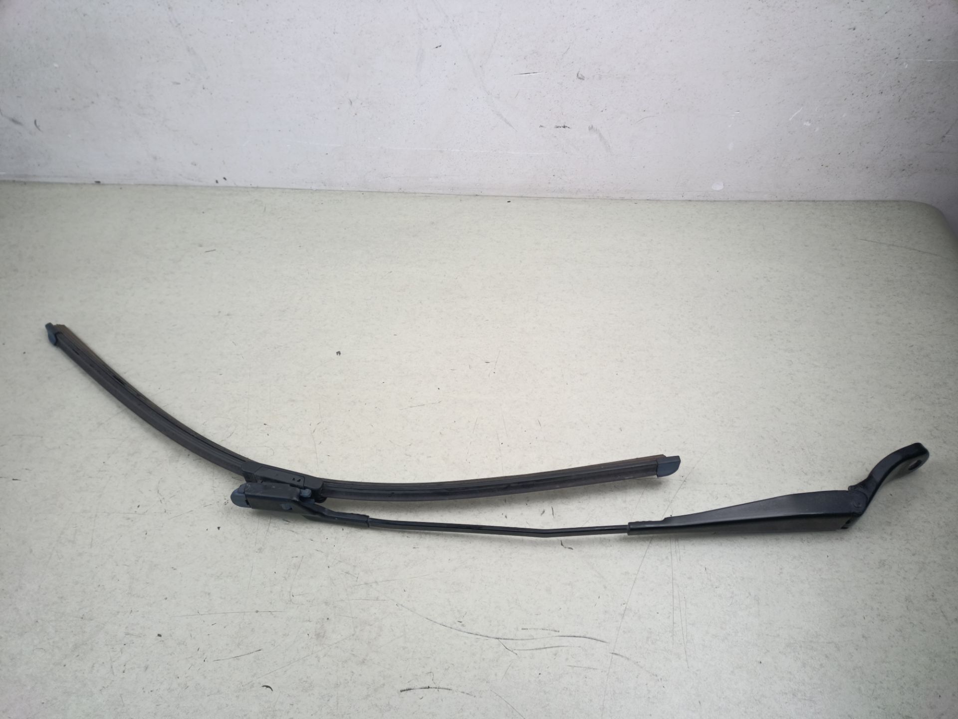 BRAZO LIMPIA DELANTERO IZQUIERDO