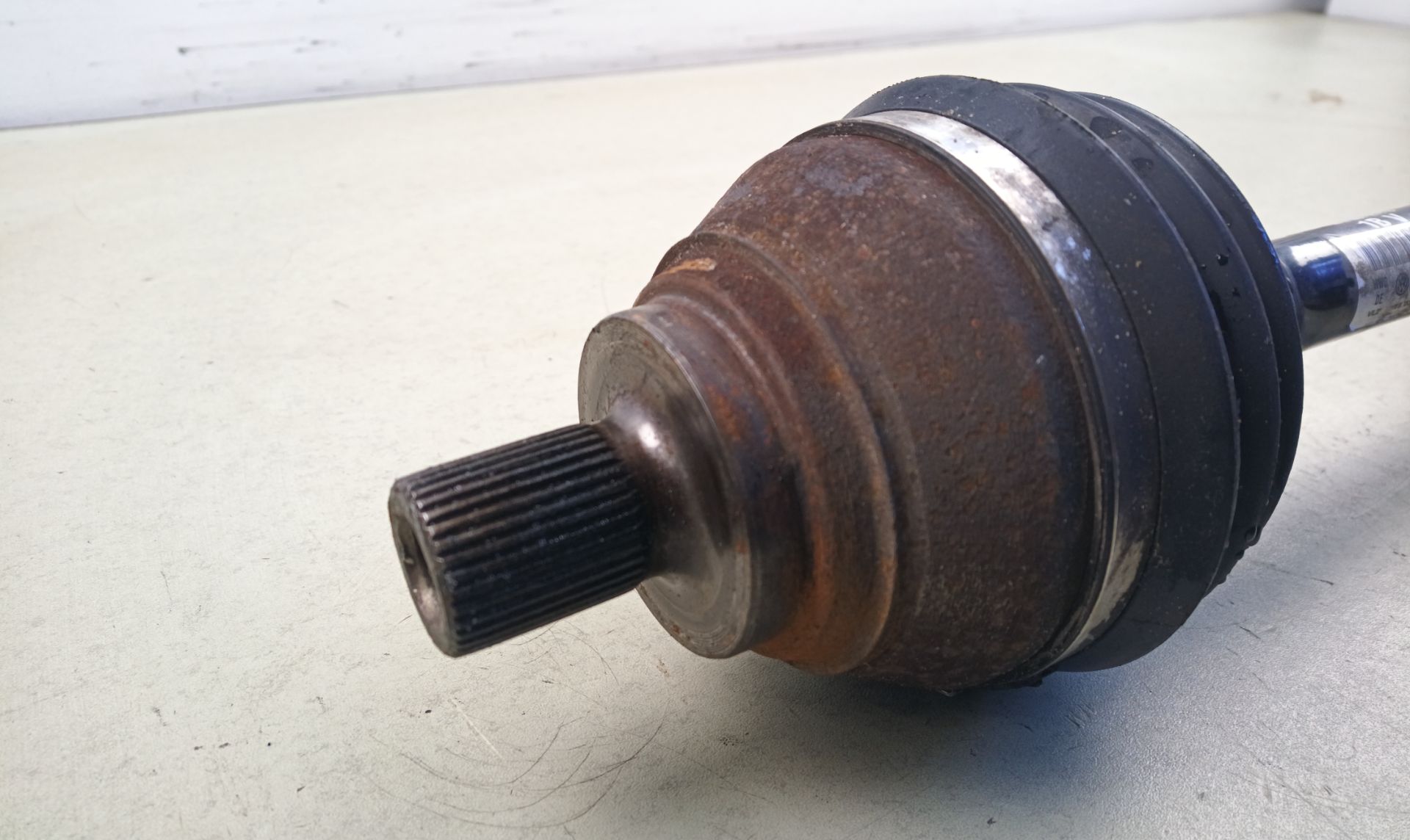 TRANSMISION DELANTERA IZQUIERDA Volkswagen Caddy (2K)