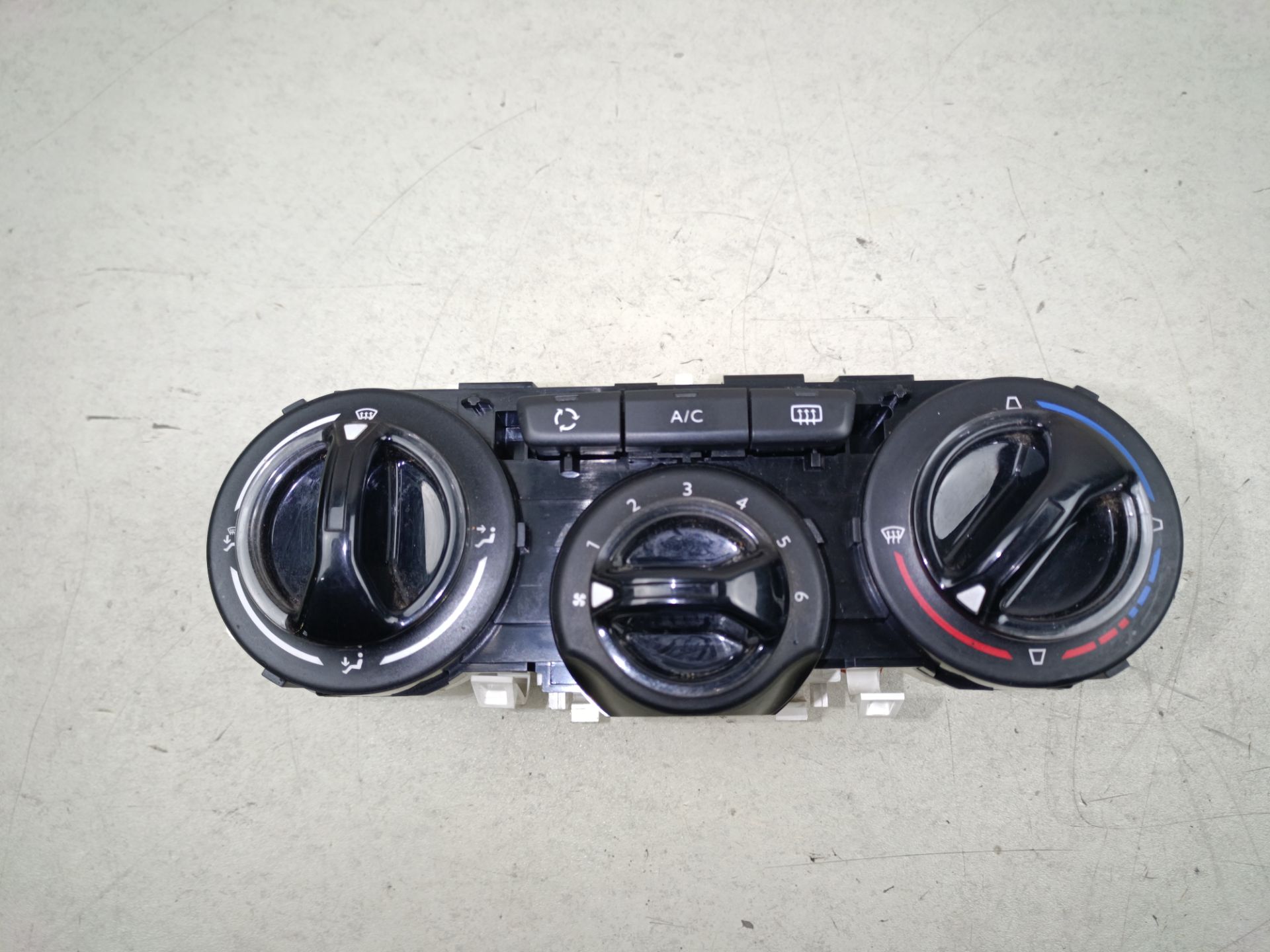 MANDO CLIMATIZADOR Peugeot 208