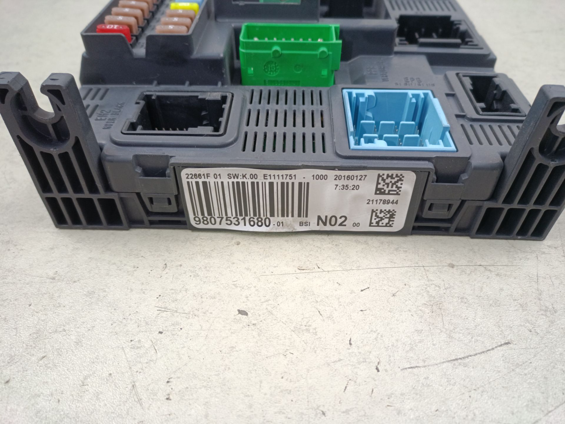 CAJA RELES / FUSIBLES Peugeot 208