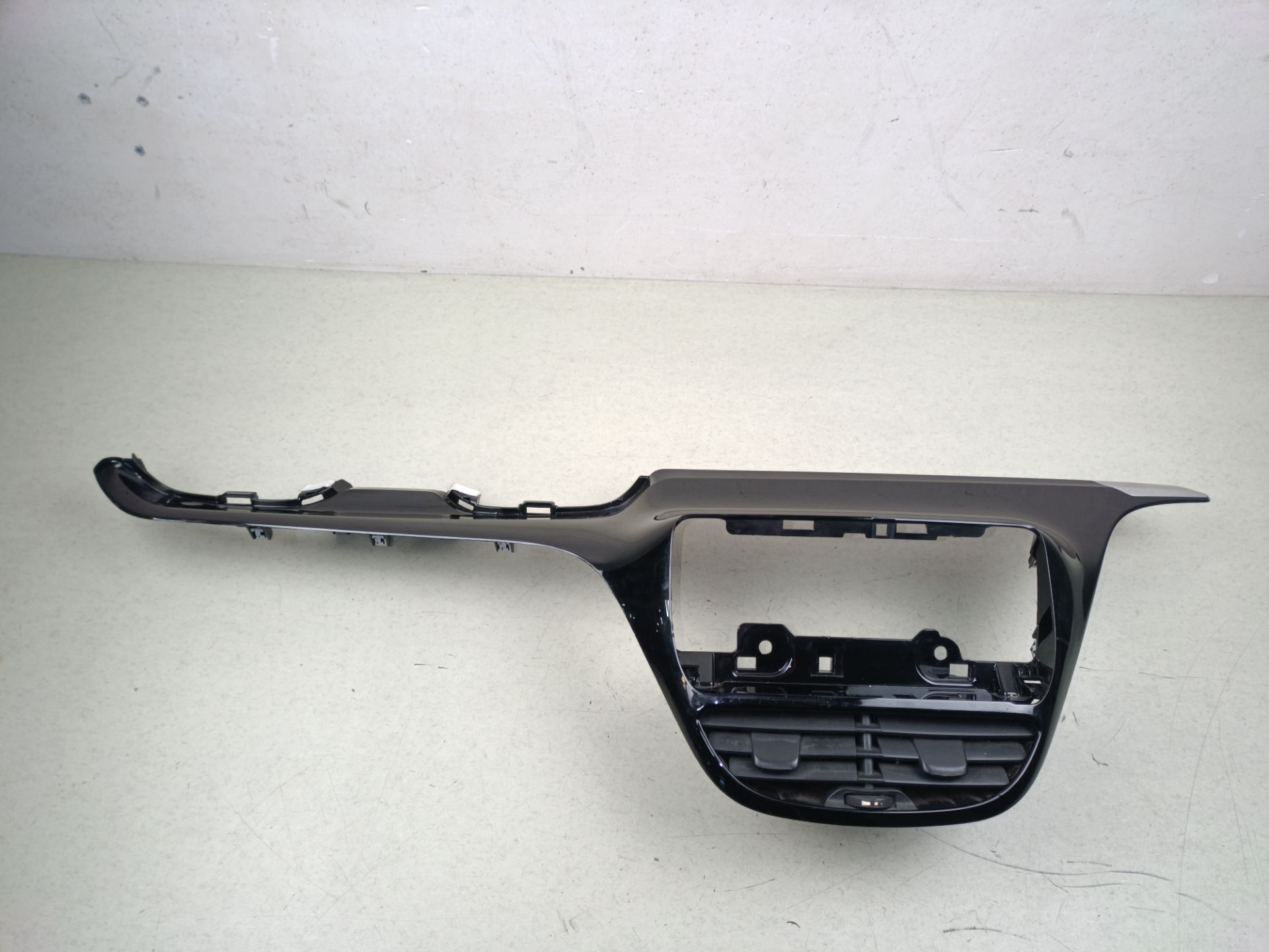 EMBELLECEDOR SALPICADERO Peugeot 208