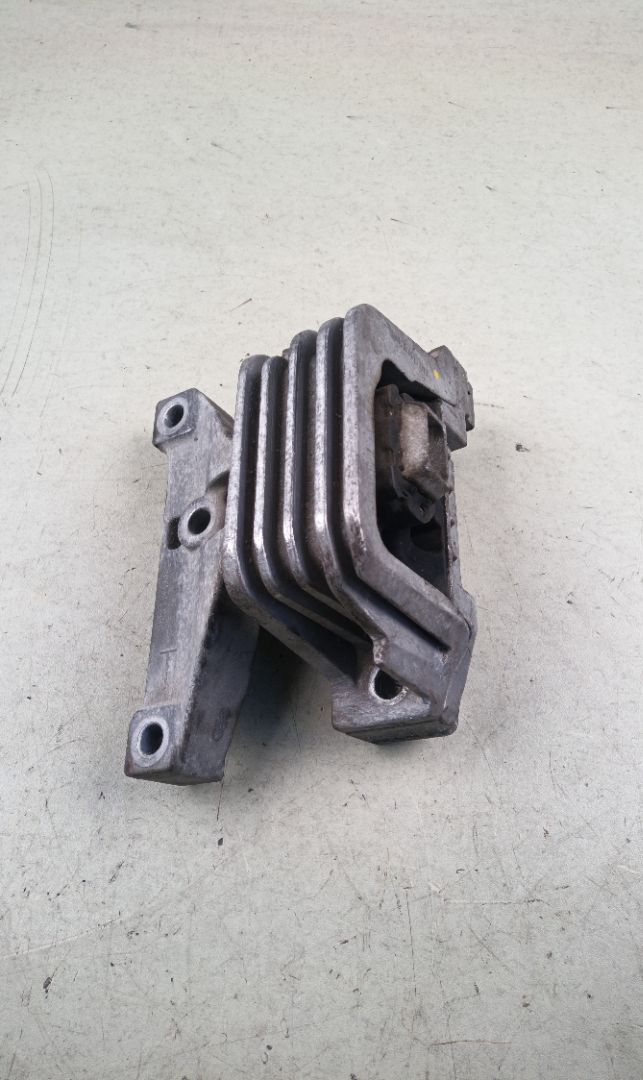 SOPORTE MOTOR DERECHO