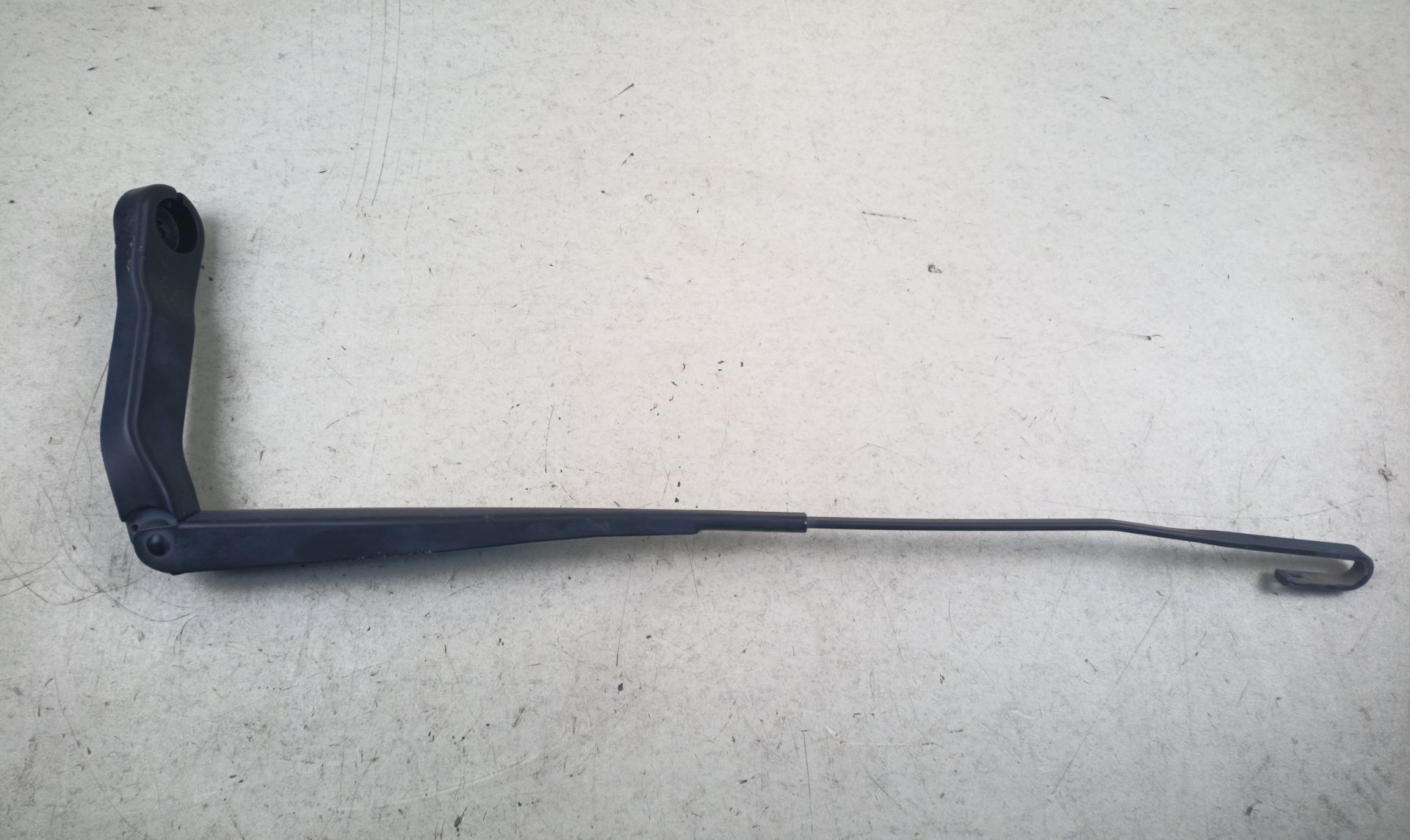 BRAZO LIMPIA DELANTERO IZQUIERDO