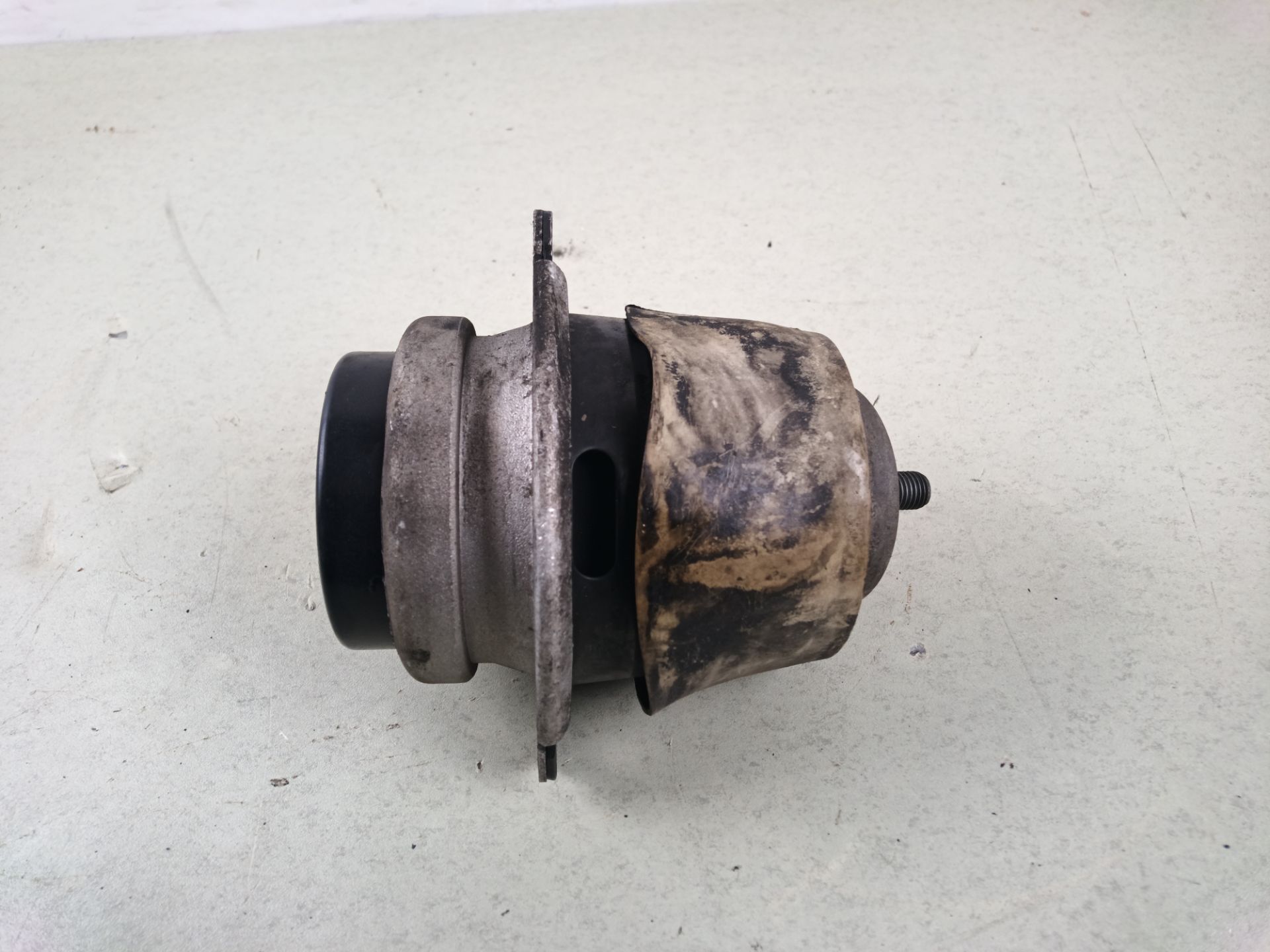 SOPORTE MOTOR IZQUIERDO Volkswagen Touareg (7LA)