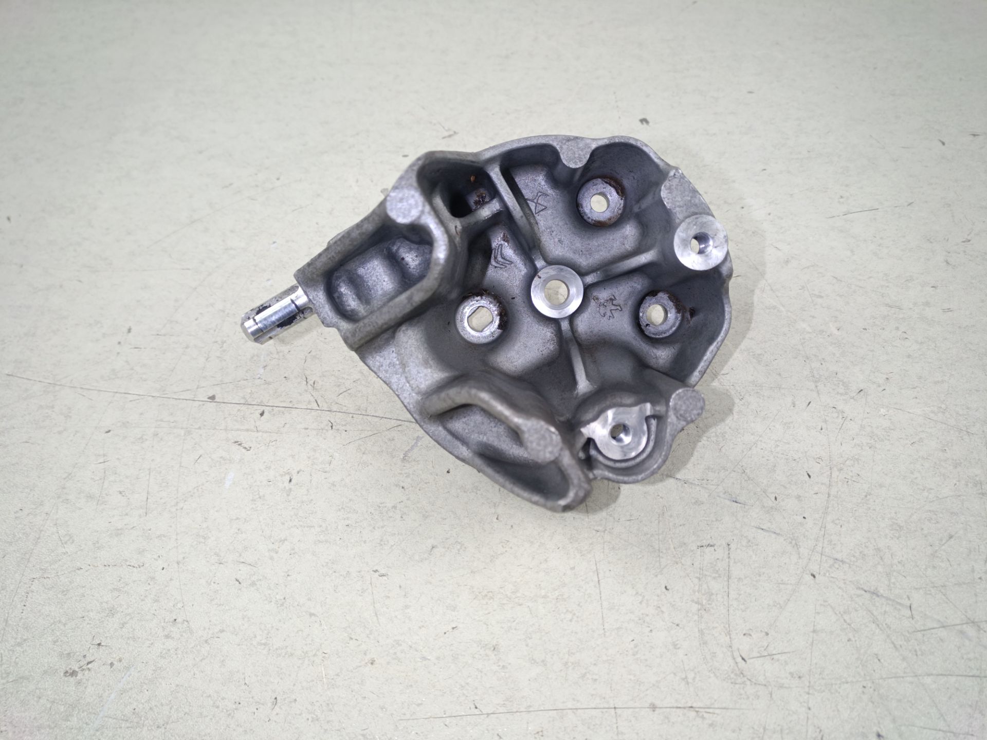 SOPORTE BOMBA INYECCION Citroen Berlingo Furgón