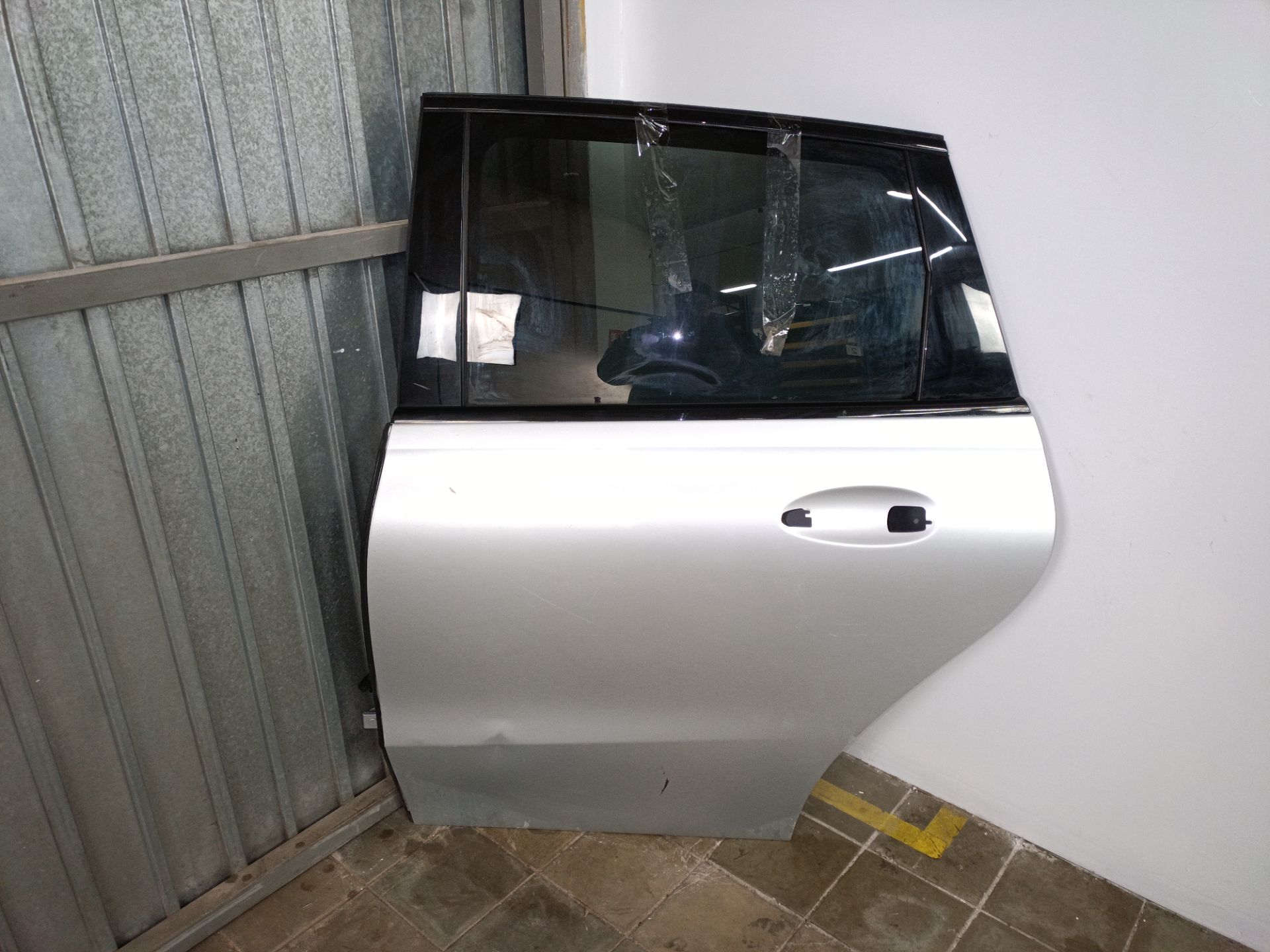 PUERTA TRASERA IZQUIERDA Mercedes-Benz B (BM 246)