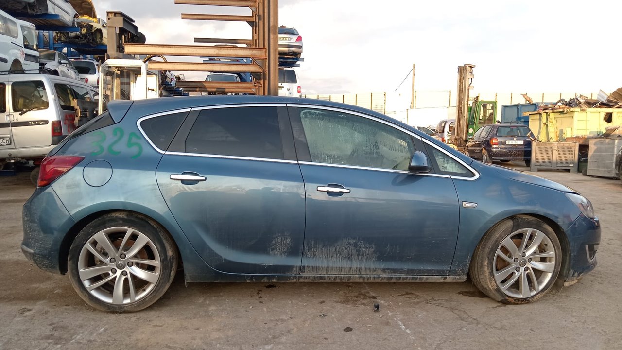 Imagen del vehículo Opel Astra J Berlina 5p