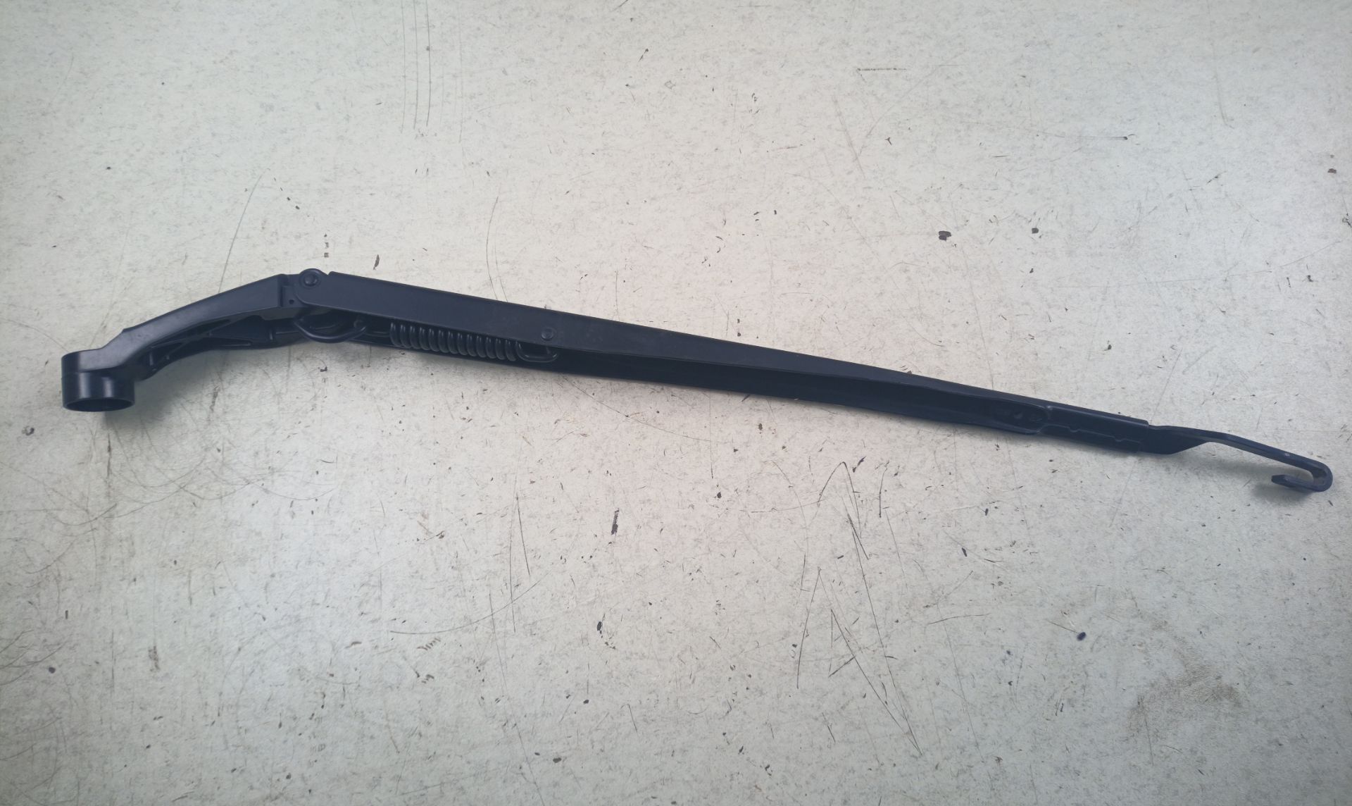BRAZO LIMPIA DELANTERO IZQUIERDO Toyota Auris (E18)