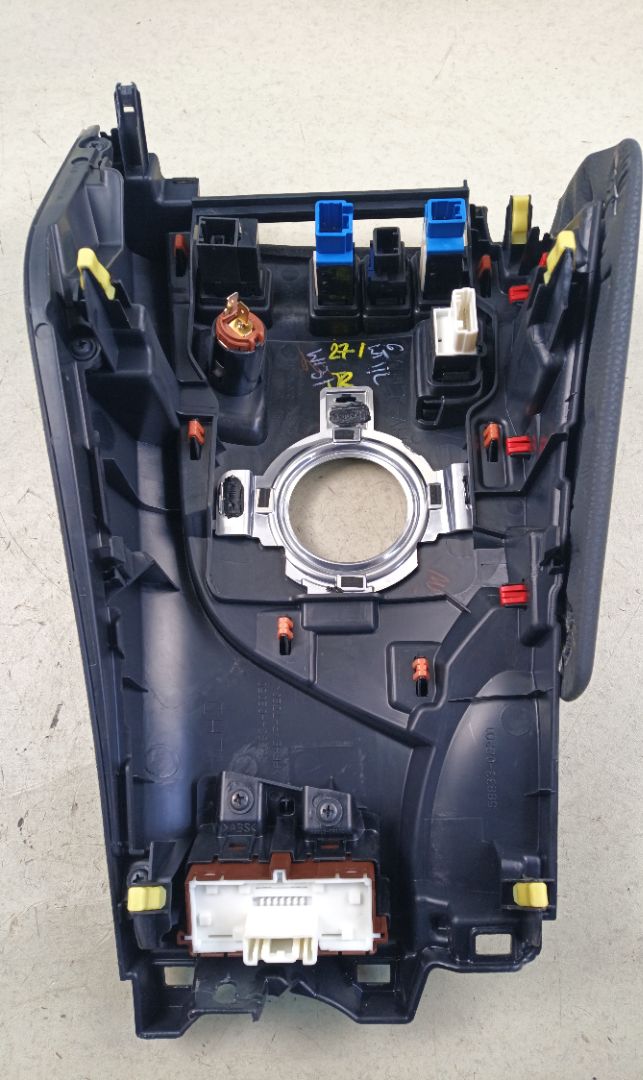 CONSOLA CENTRAL Toyota Auris (E18)