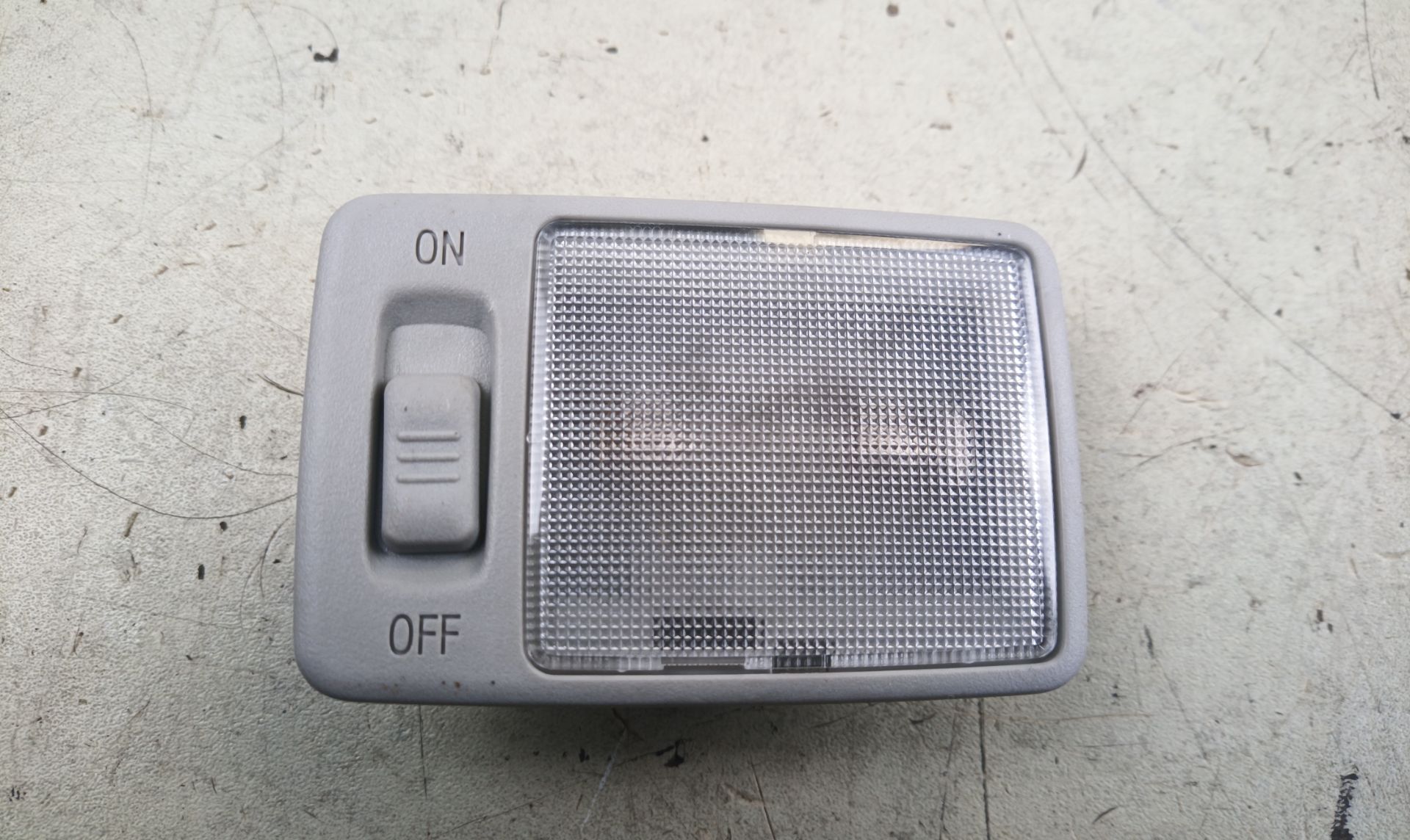 LUZ INTERIOR Toyota Auris (E18)