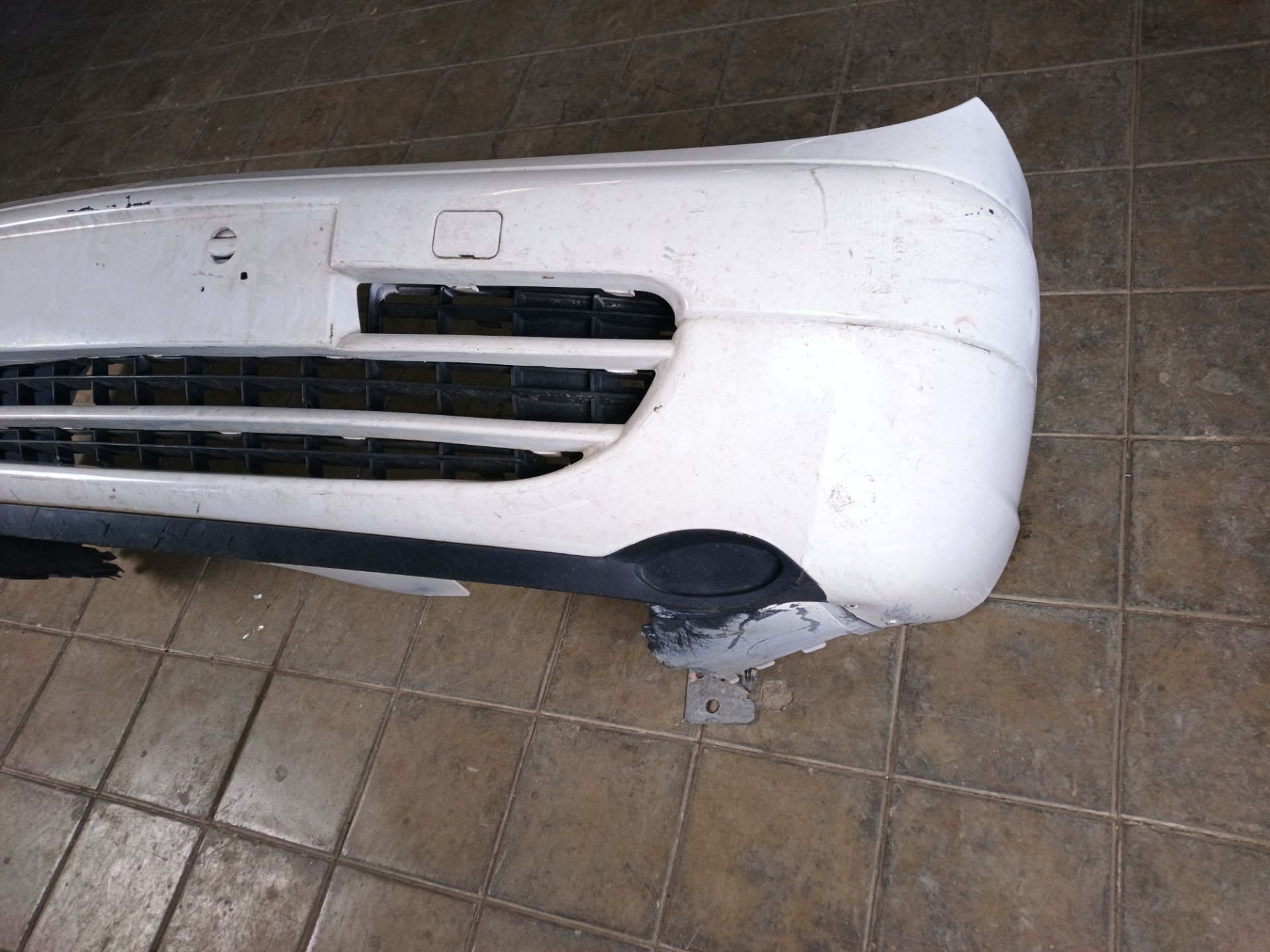PARAGOLPES DELANTERO