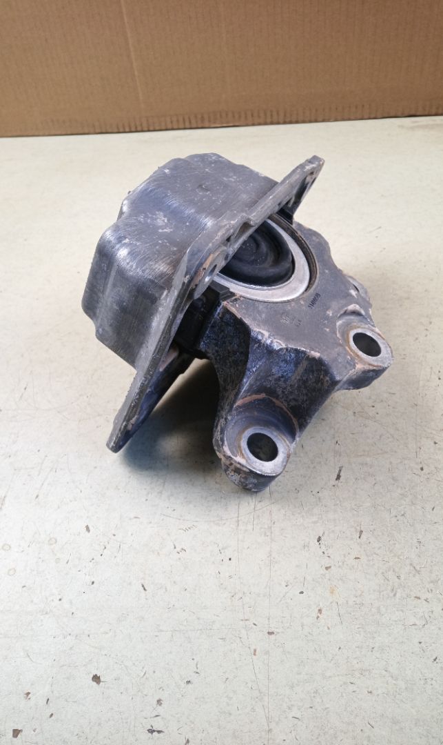 SOPORTE MOTOR IZQUIERDO Volvo XC60