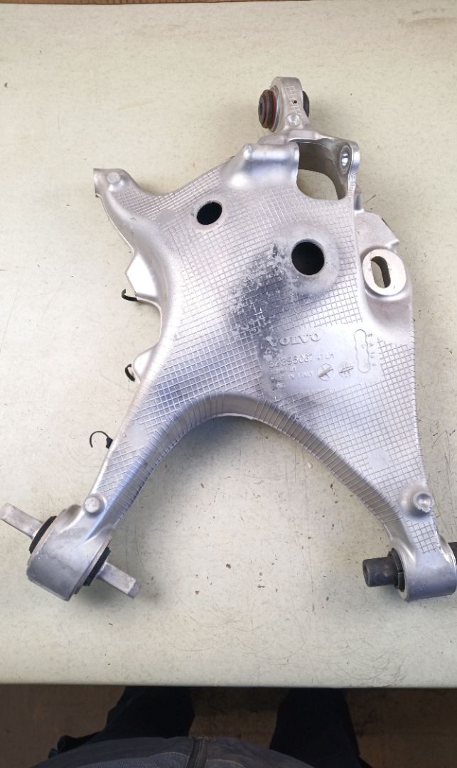 BRAZO SUSPENSION TRASERO IZQUIERDO Volvo XC60