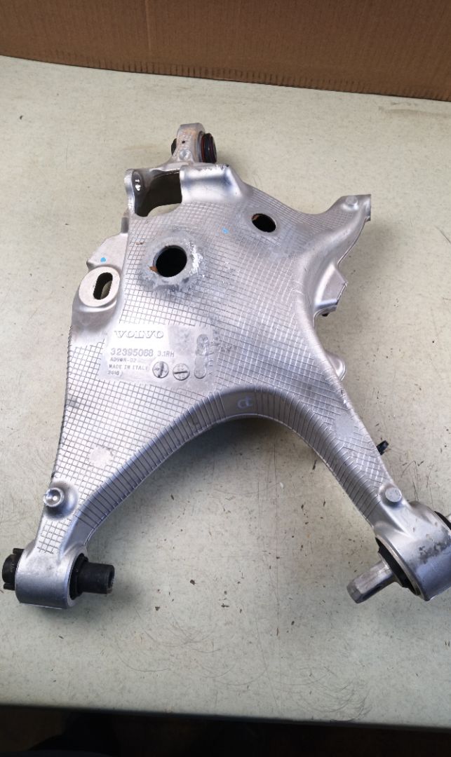 BRAZO SUSPENSION TRASERO DERECHO Volvo XC60