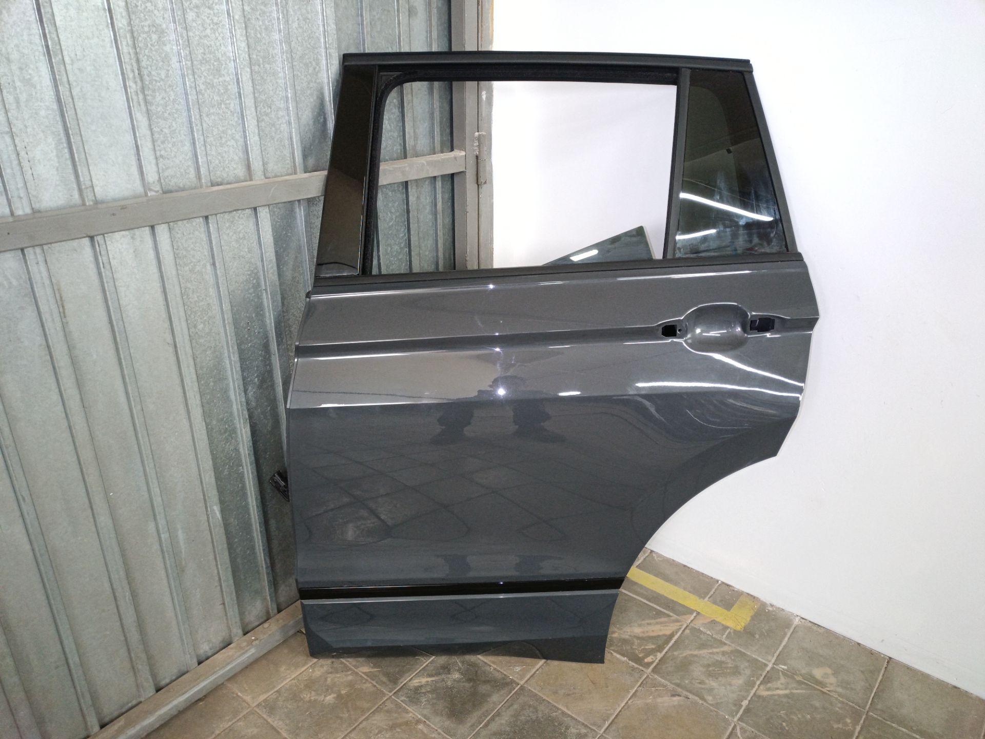 PUERTA TRASERA IZQUIERDA Volkswagen Tiguan (AD1)