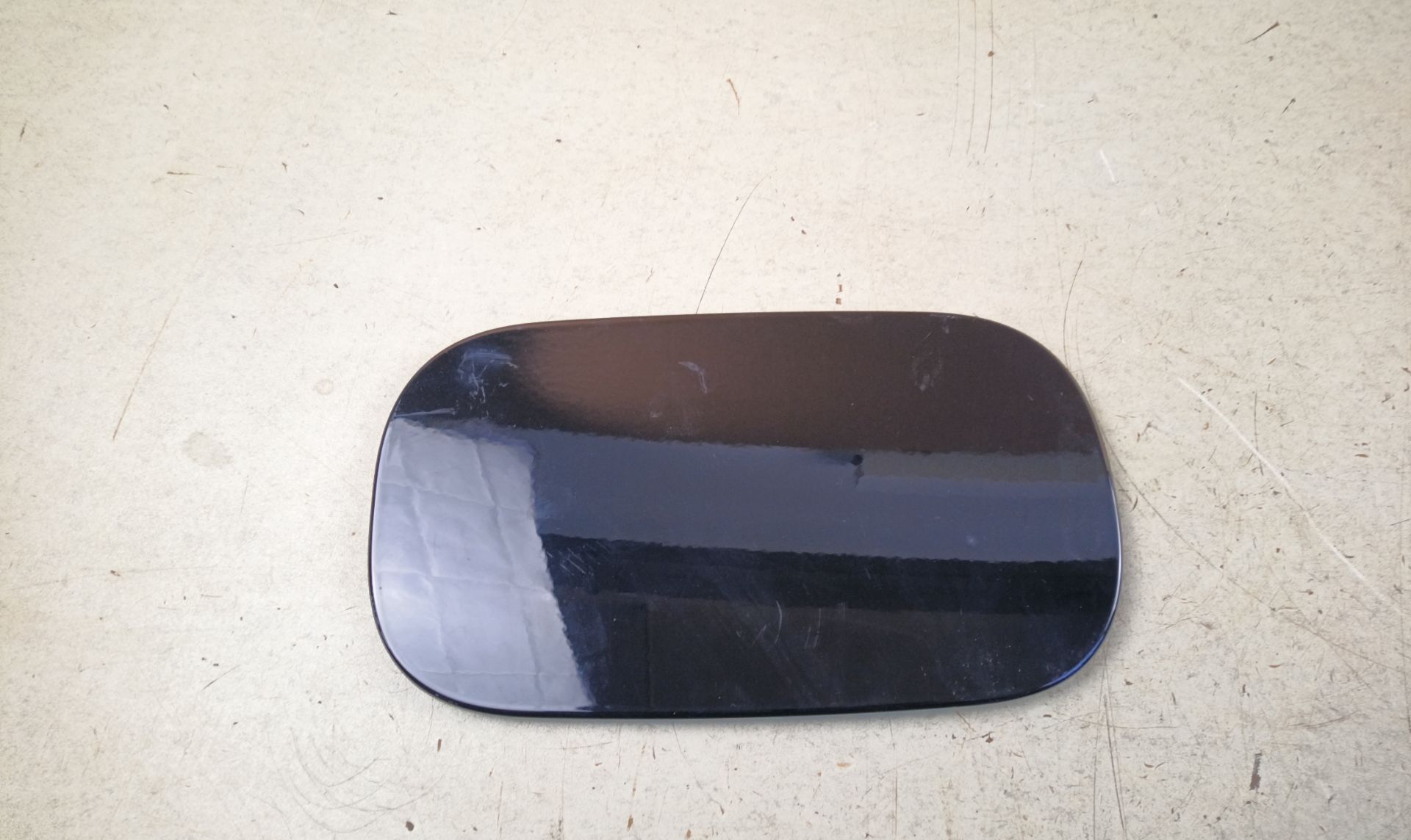 TAPA EXTERIOR COMBUSTIBLE Volvo XC60