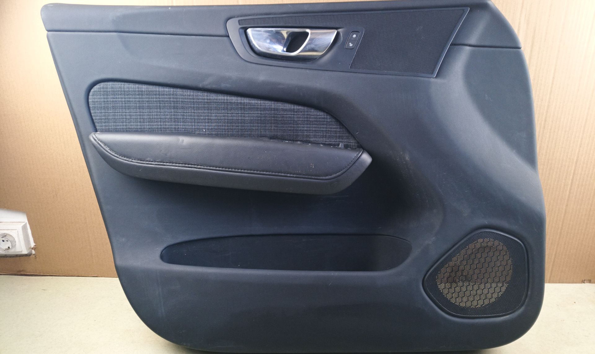 GUARNECIDO PUERTA DELANTERA IZQUIERDA Volvo XC60