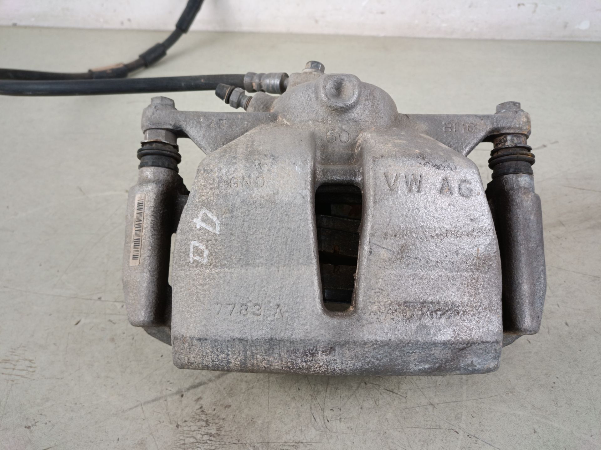 PINZA DE FRENO DELANTERA DERECHA Volkswagen Tiguan (AD1)