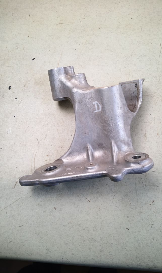 SOPORTE MOTOR DERECHO Renault Megane IV Berlina 5P