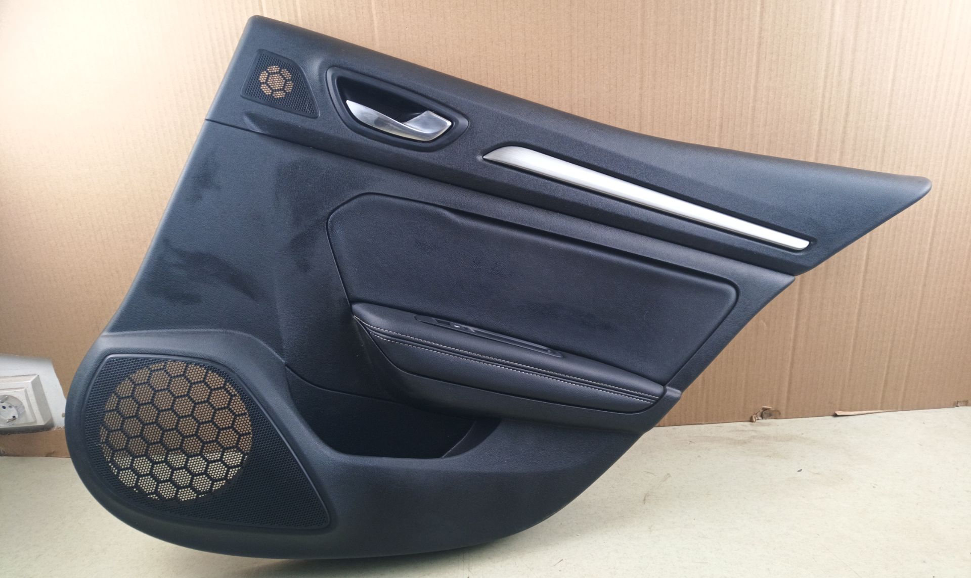 GUARNECIDO PUERTA TRASERA DERECHA Renault Megane IV Berlina 5P