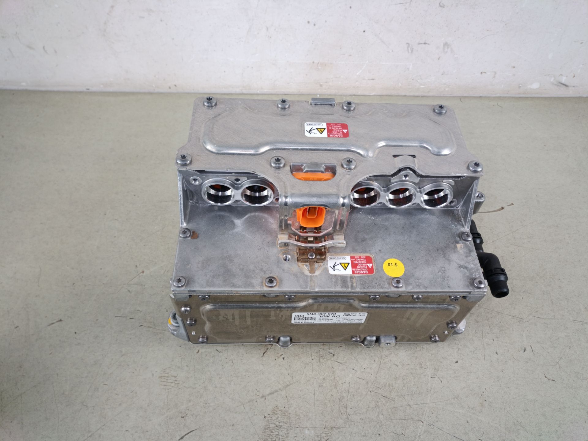 INVERTER / CONVERTER Volkswagen Tiguan (AD1)