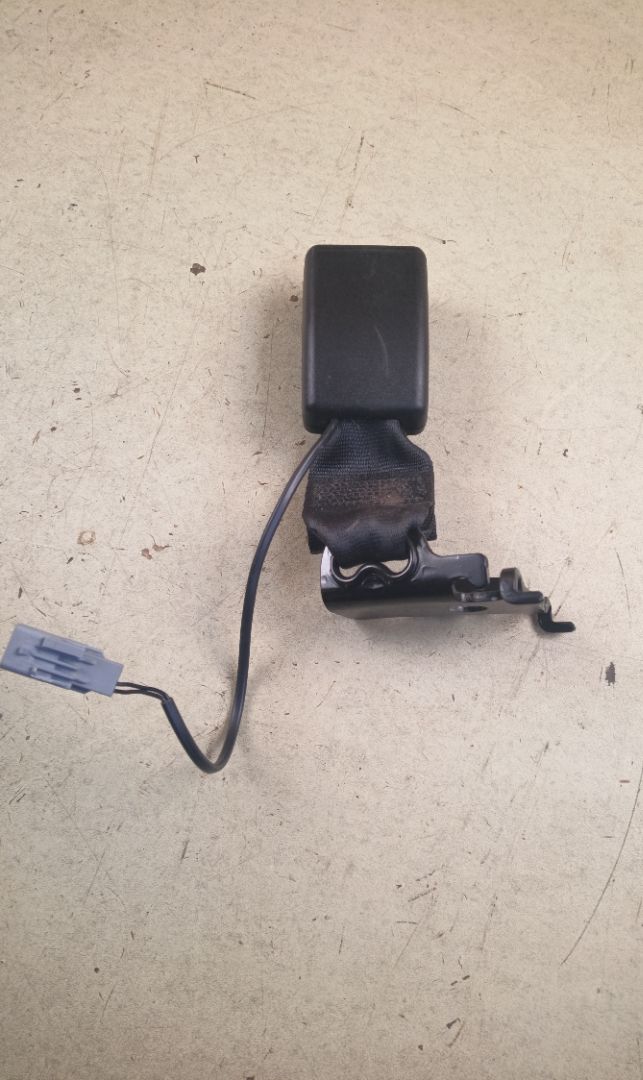 ENGANCHE CINTURON TRASERO DERECHO Renault Megane IV Berlina 5P