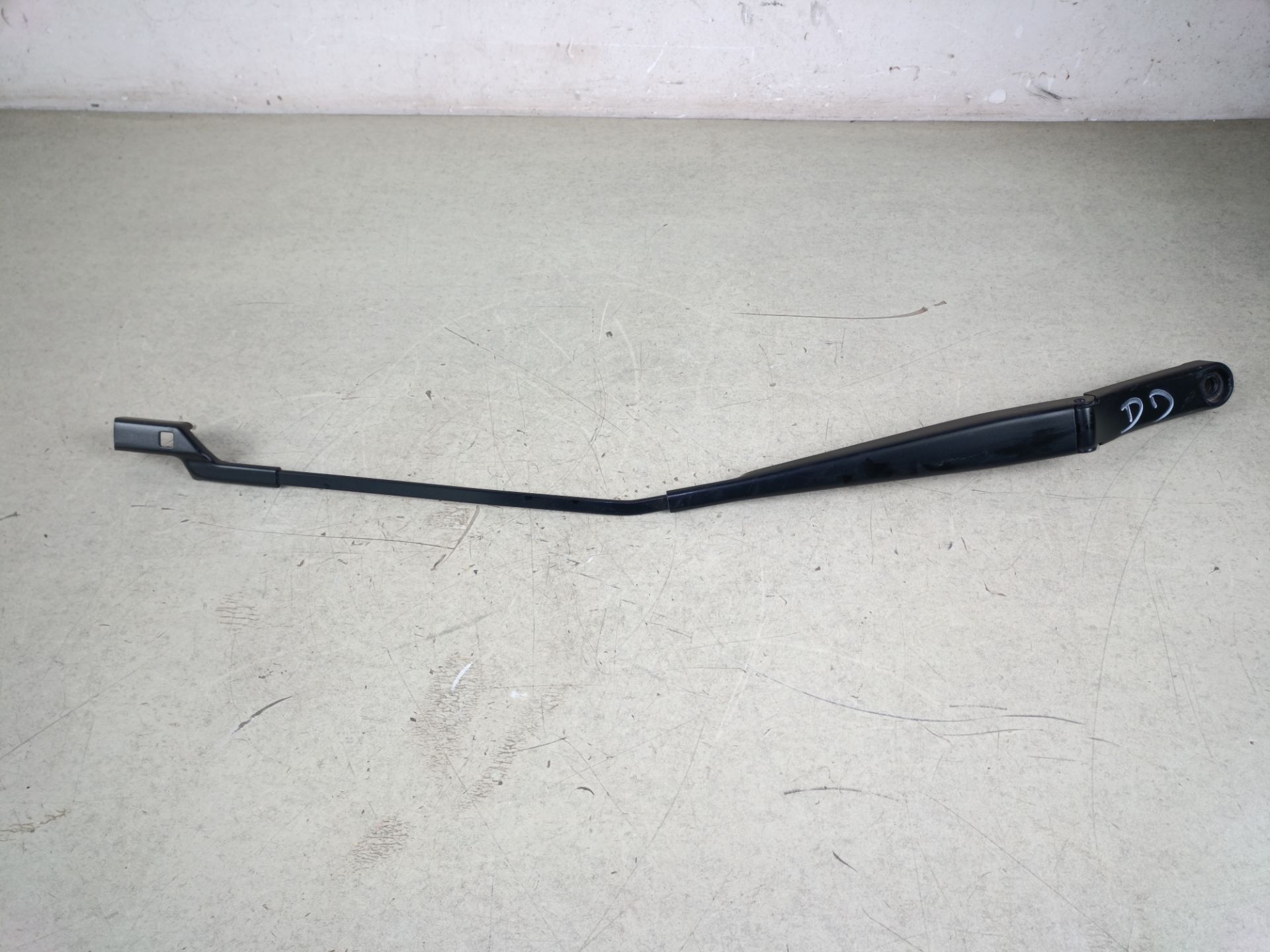 BRAZO LIMPIA DELANTERO DERECHO Volkswagen Tiguan (AD1)
