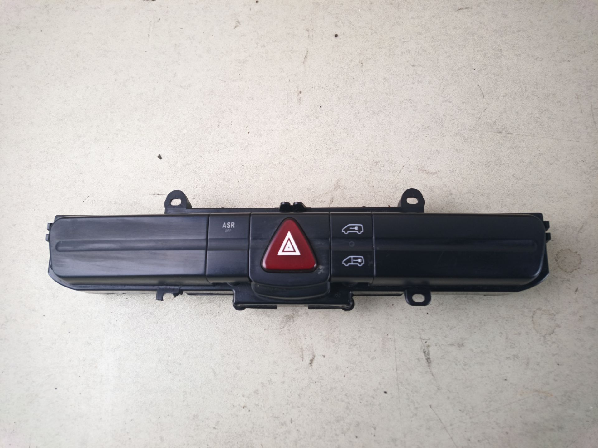 WARNING Mercedes-Benz