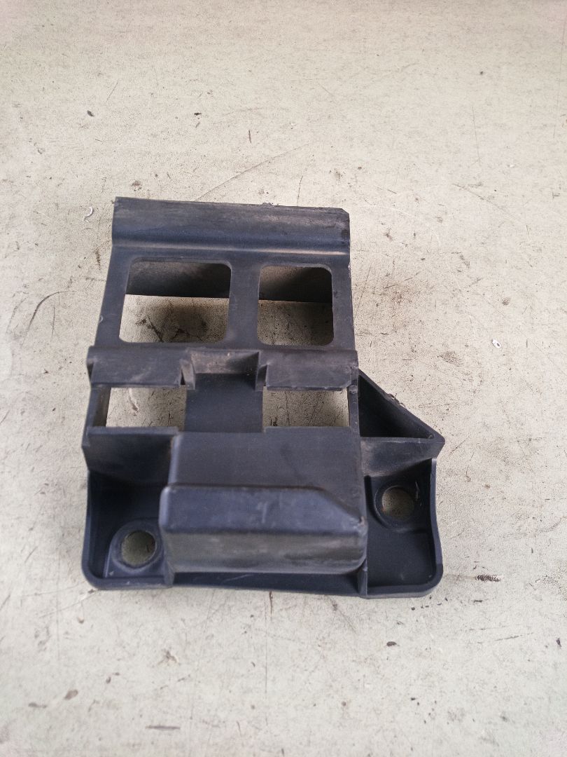 SOPORTE PARAGOLPES DELANTERO Mercedes-Benz