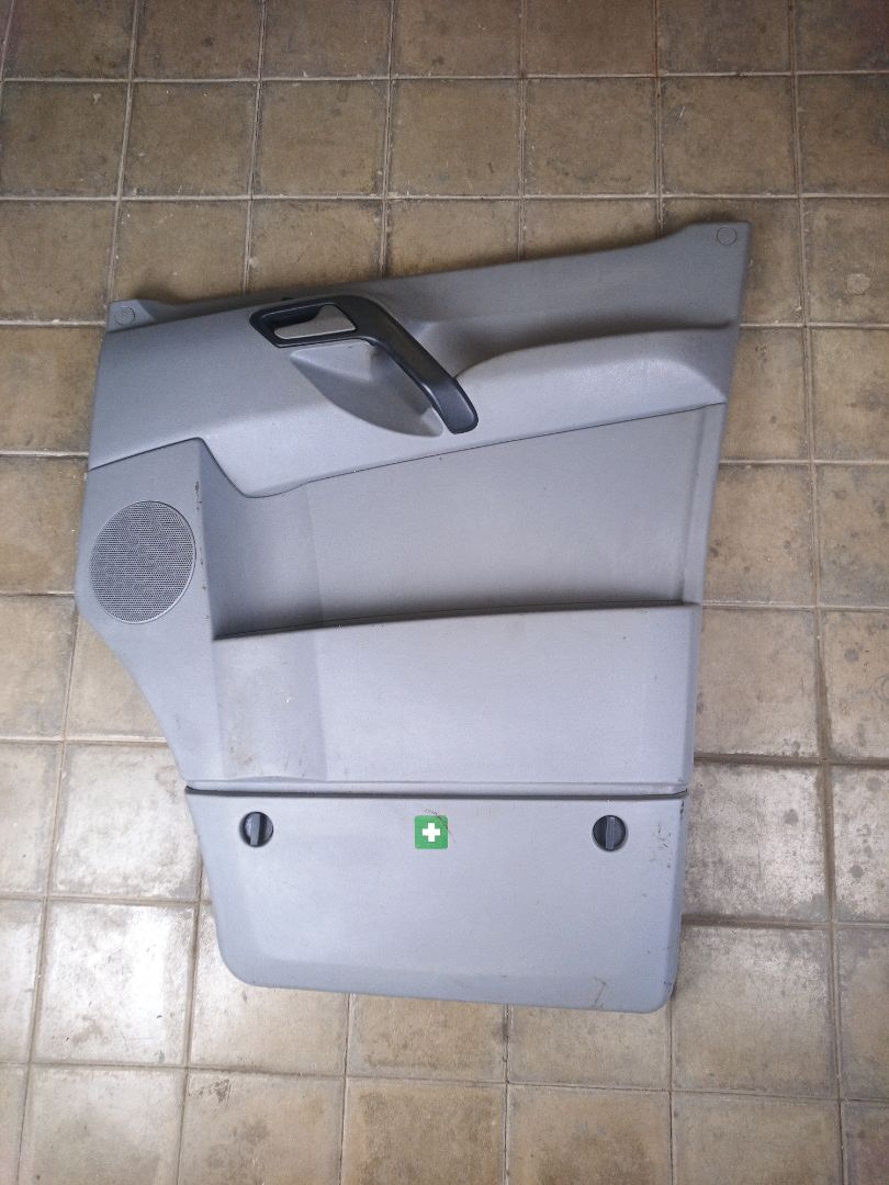 GUARNECIDO PUERTA DELANTERA DERECHA Mercedes-Benz
