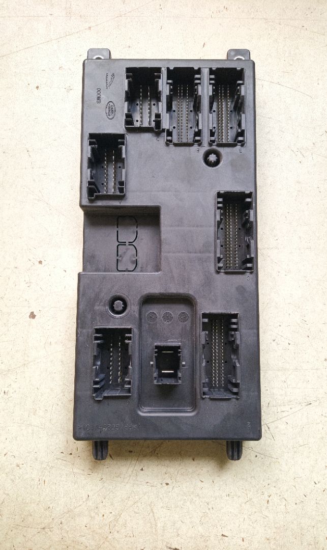 CAJA RELES / FUSIBLES Land Rover Discovery Sport