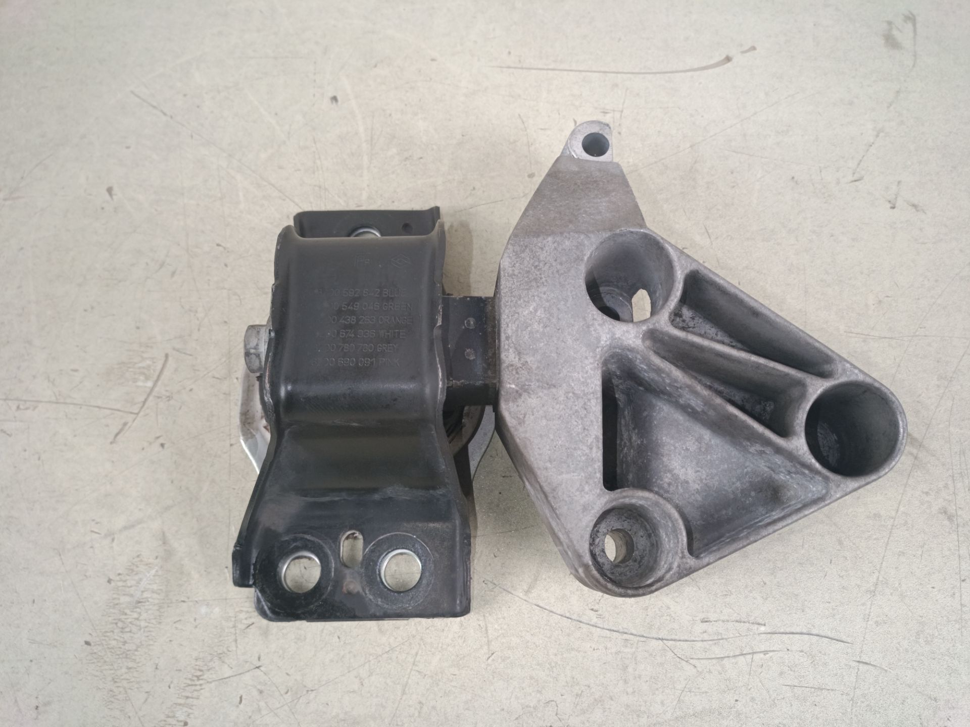 SOPORTE MOTOR DERECHO